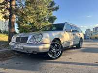 Mercedes-Benz E320