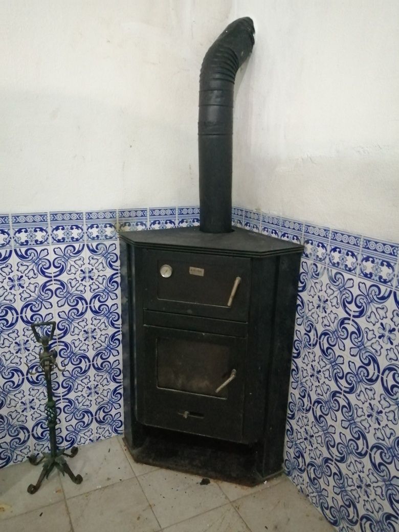 2 quartos rústicos, com uso de WC, sala e cozinha. Máximo 4 pessoas.