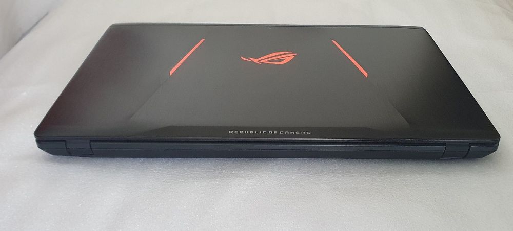 Asus ROG Strix GL553VE15,6" i7-7700 HQ, GTX 1050Ti, 8GB RAM, 1 TB HDD