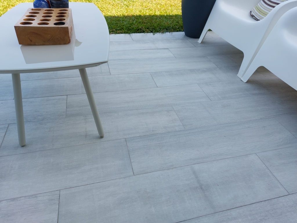 Pavimento cerâmico exterior 89X22cm
