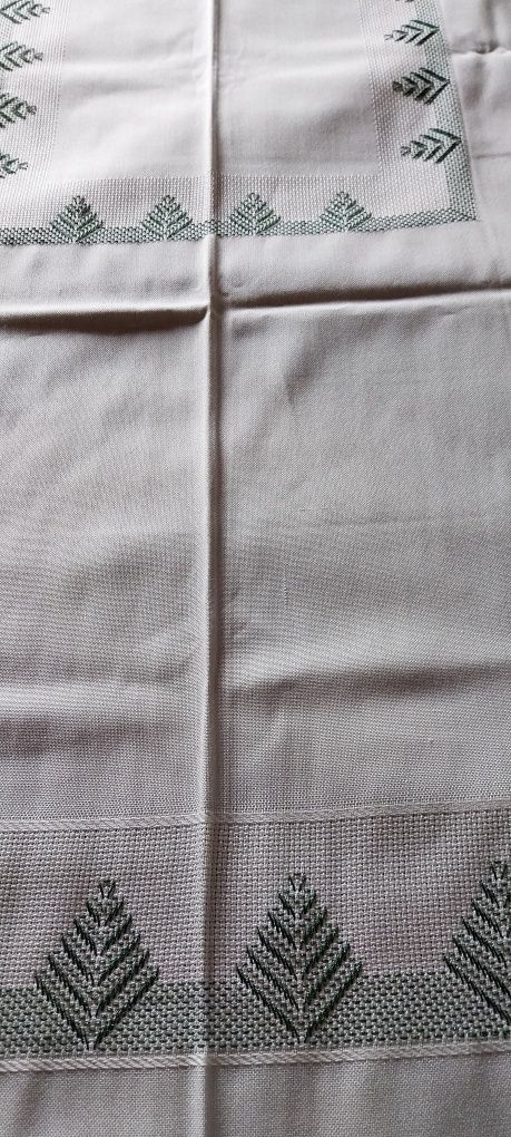 Toalha  bordada a  mão 2,50m x 1,50m