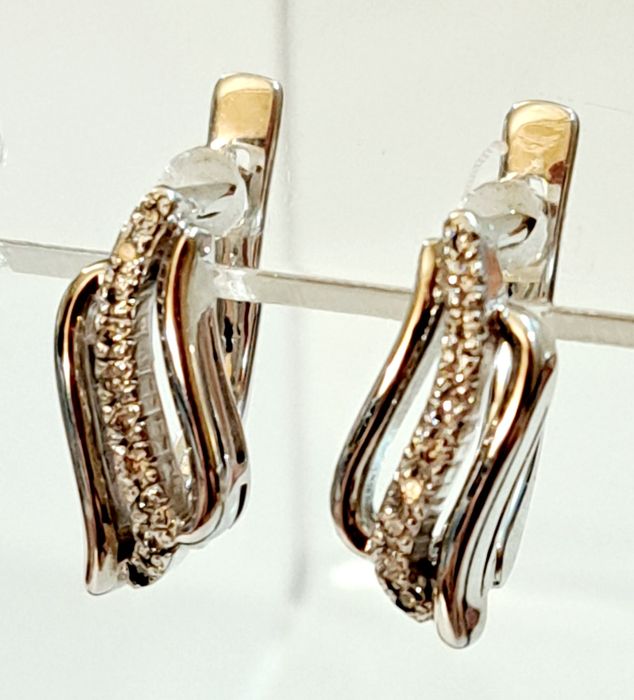 Золотые серьги с бриллиантами. 3,47 грм