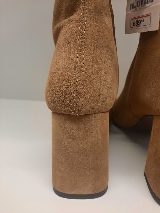 Botas altas em camurça camel da Zara NOVAS (com etiqueta)