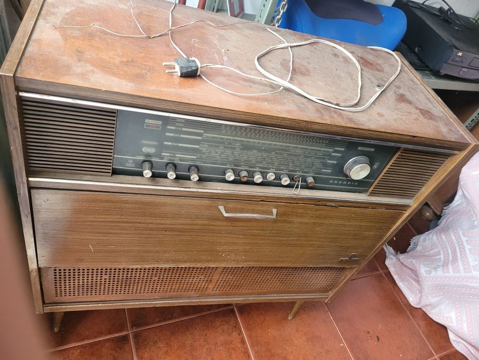 Radio  grande antigo