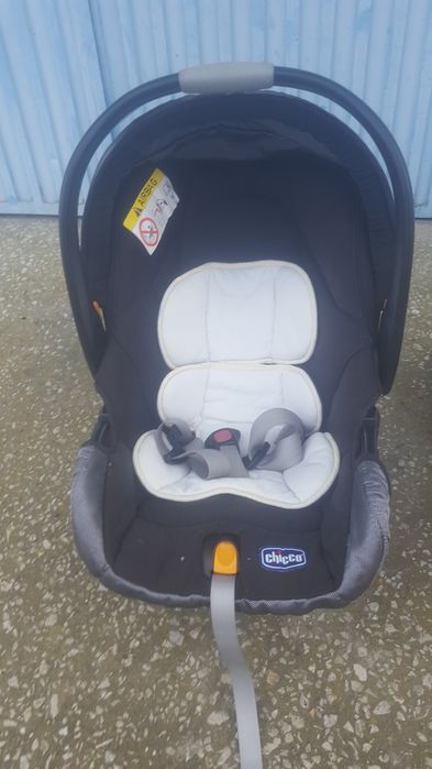 Ovo com Isofix da Chico da para  levar á  mão  ou no Automóvel