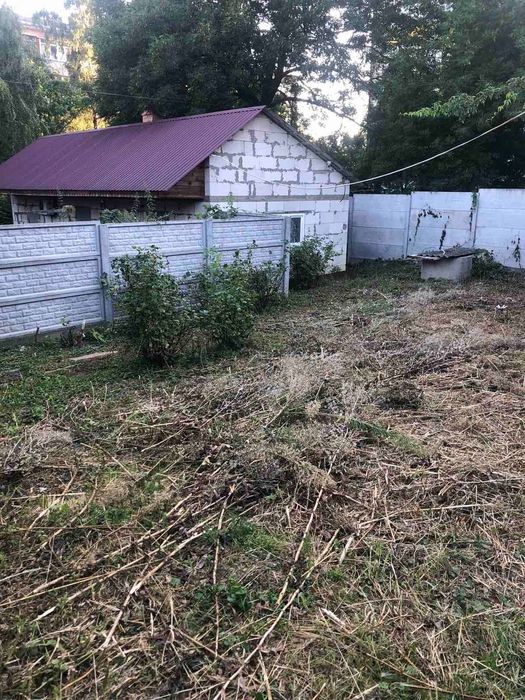 Продам ділянку зі старим будинком, центр міста