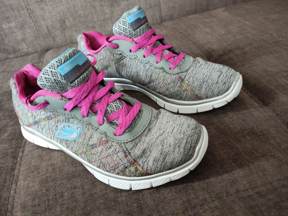 Жіночі (дитячі) кросівки фірми sketchers 37 розмір 37розміру