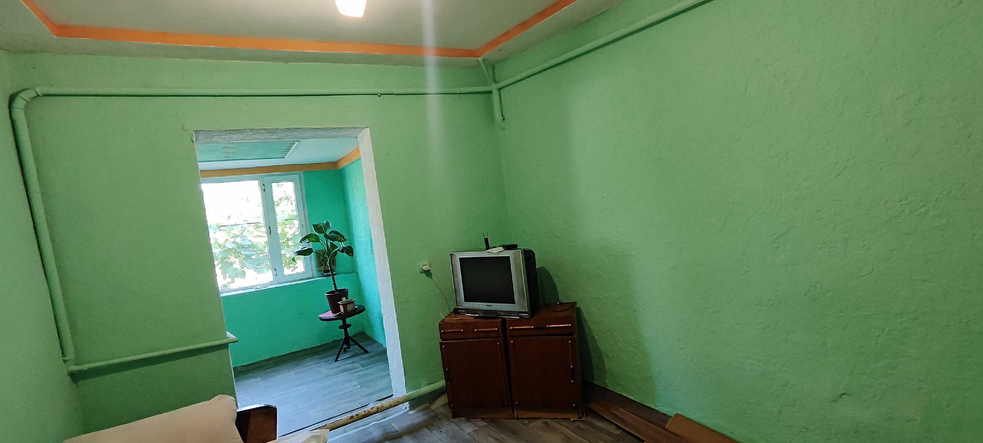 Продається одноповерховий цегляний будинок.Три кімнати.11 соток землі