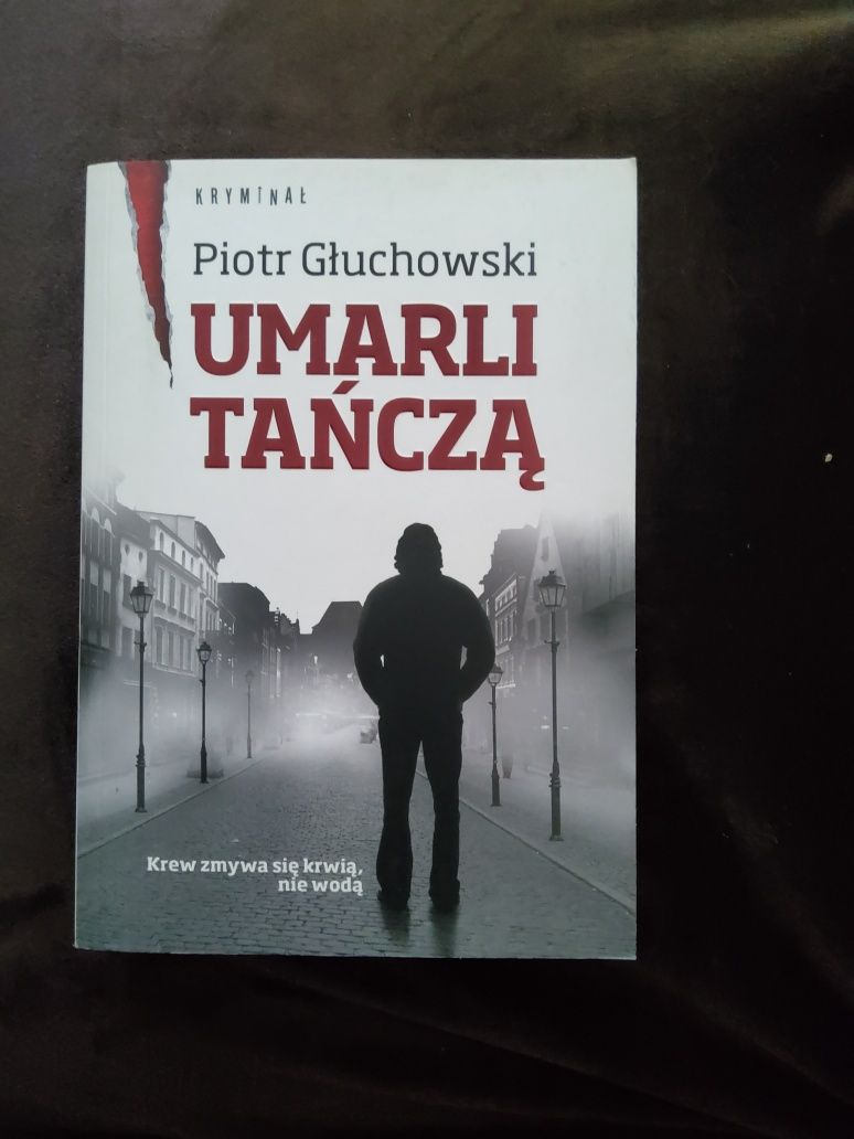 Piotr Głuchowski - Umarli tańczą