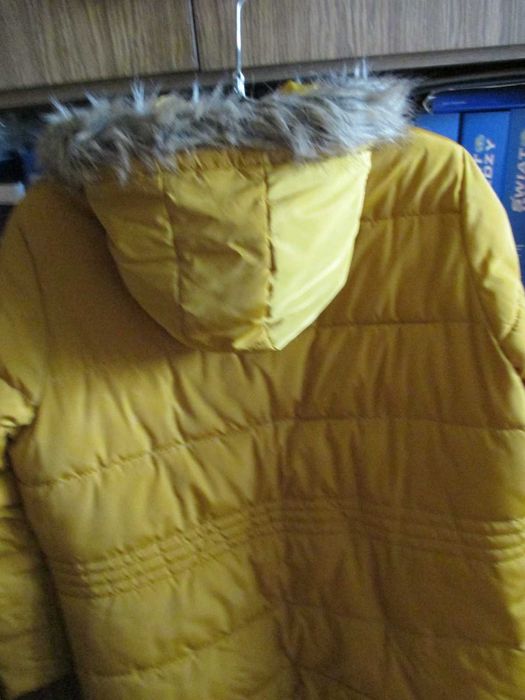 Zimowa kurka w kol. miodowym  z kapturem w rozm. 4XL/48