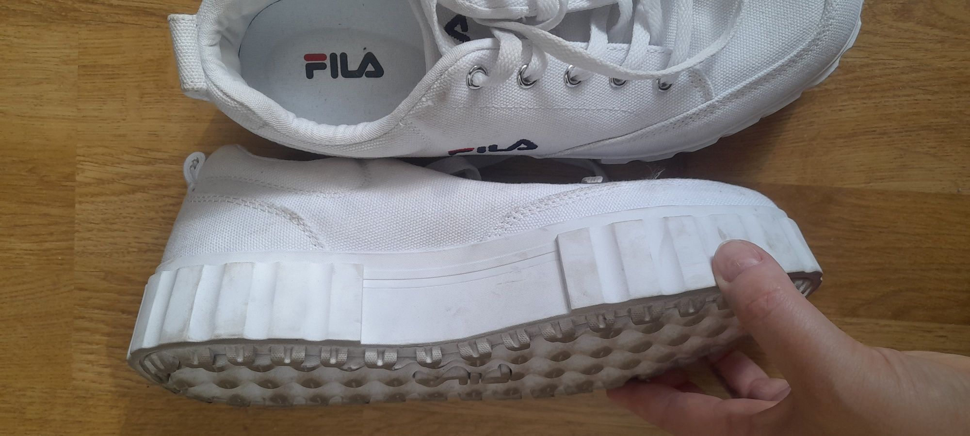 Buty na koturnie podwyższone Fila Białe Sneakersy