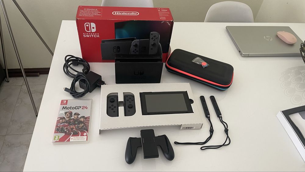 Nintendo Switch com bolsa e  jogo