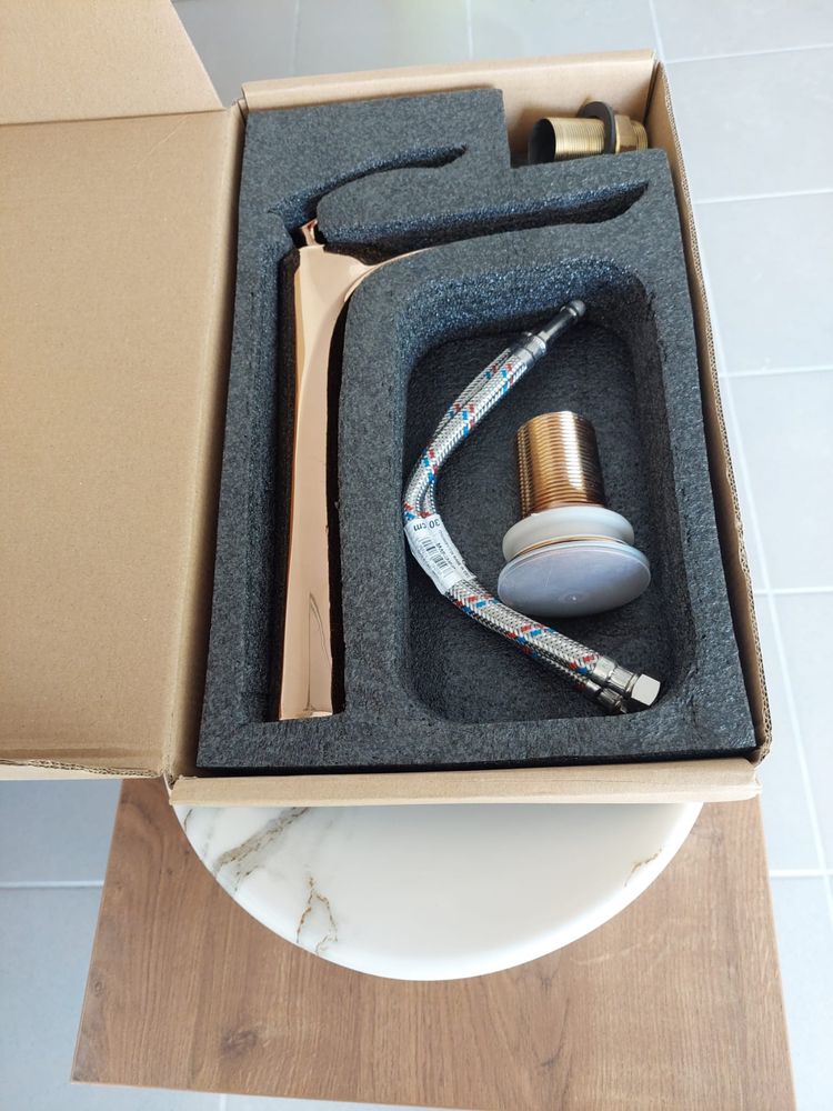 Komplet lazienkowy - szafka, umywalka, bateria