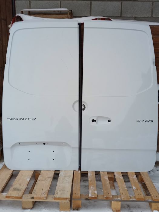 Двері задні низькі нові оригінальні Мерседес Спрінтер - 907.