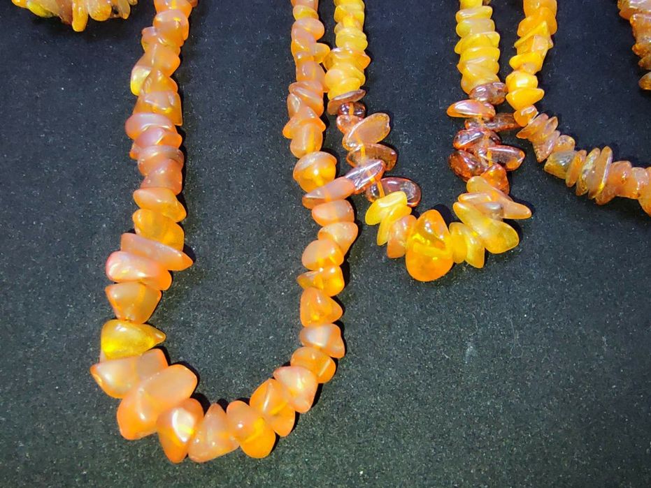 Буси браслети з бурштина