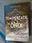 Livro - Tempestade de Ónix de Rebecca Yarros