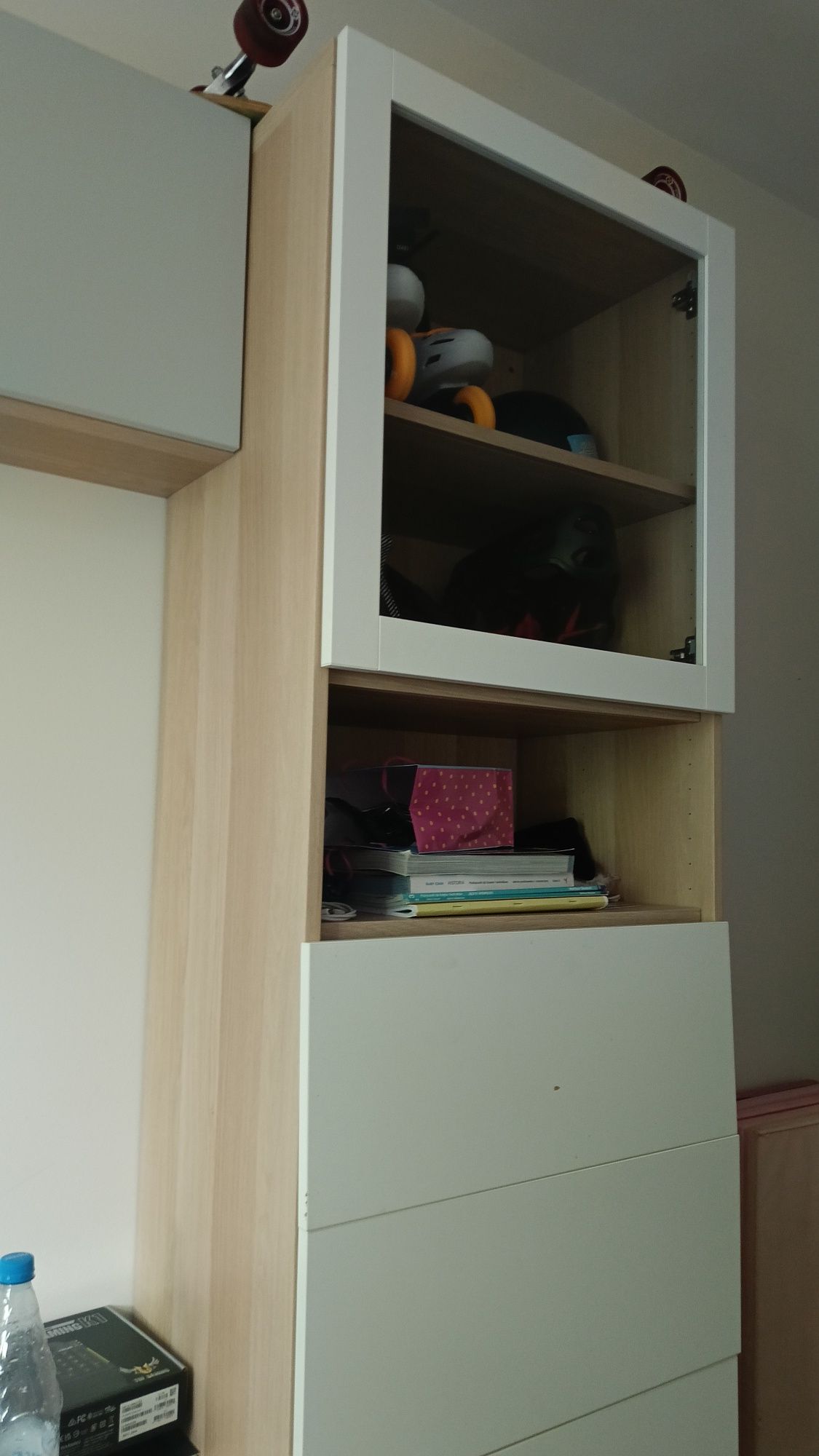 Regał ikea besta z 6 lub 4 szufladami i przedszkolnymi drzwiczkami