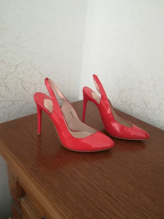 Новi туфлi на пiдборах 35 р