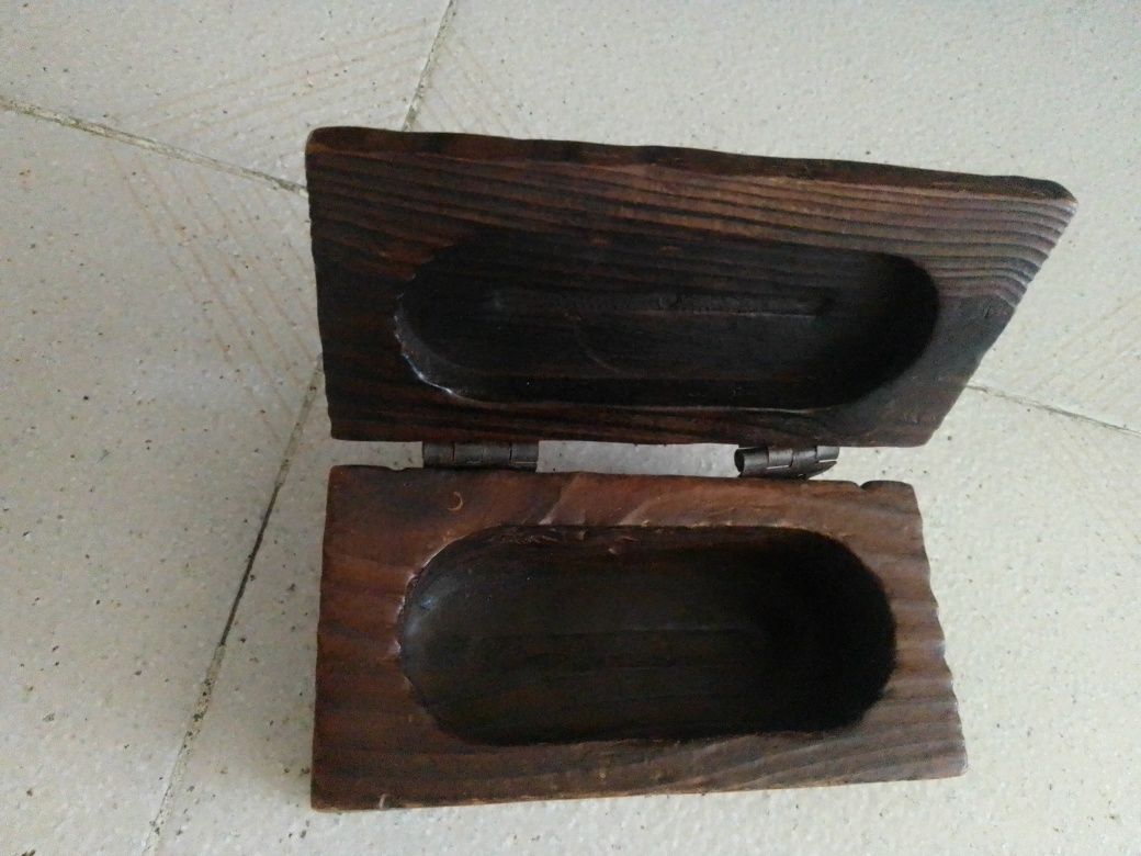 Chaveiro e caixas em madeira maciça