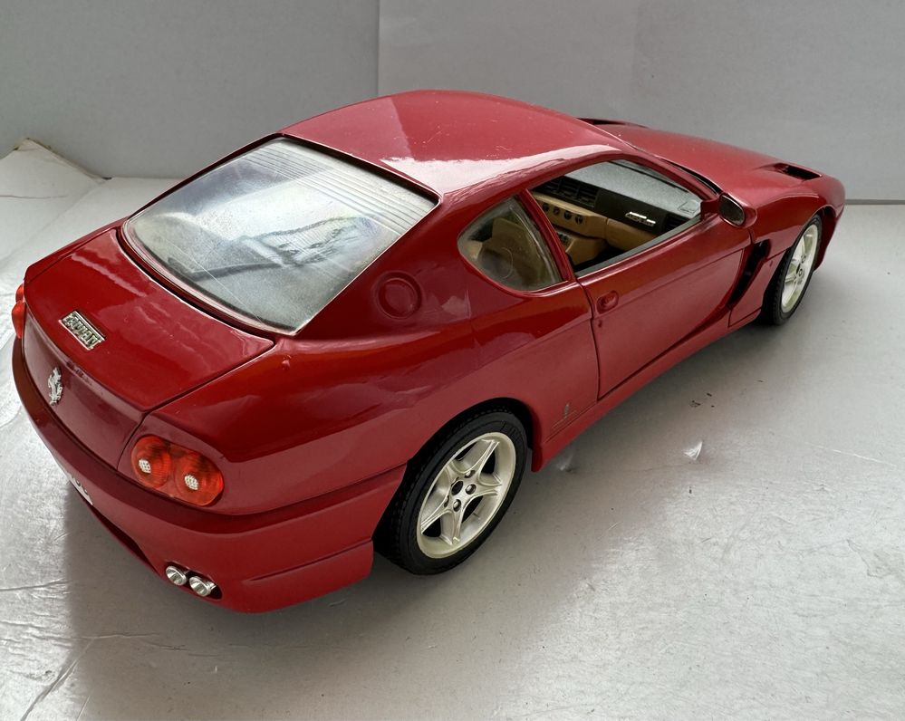 Model samochodu w skali 1:18 Ferrari 456GT Bburago Burago