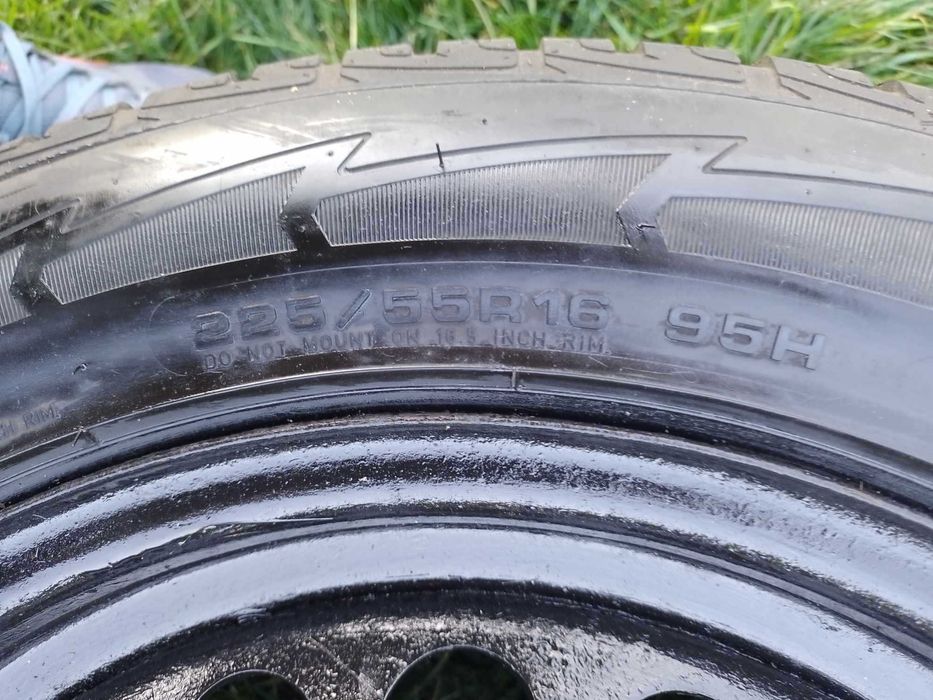 Opony zimowe Goodyear 225/55R16 95H + stalowe felgii do Audi A4, B8.