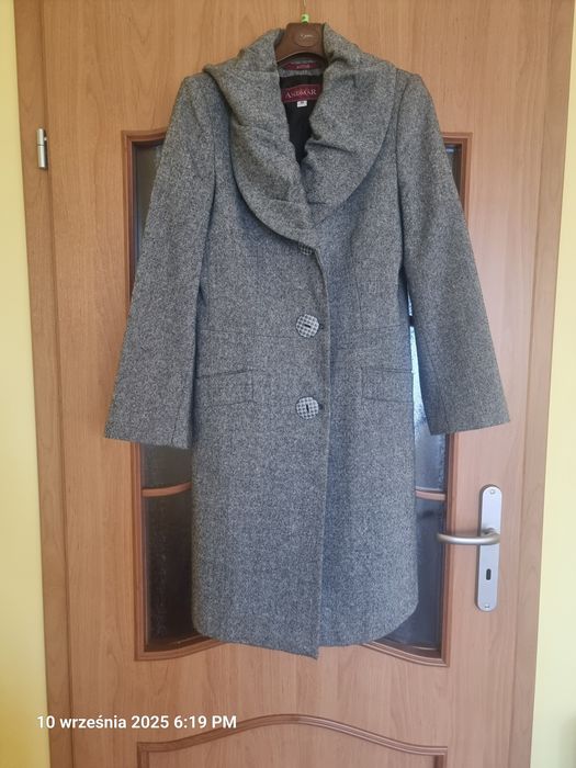 Wełniany płaszcz na podszewce