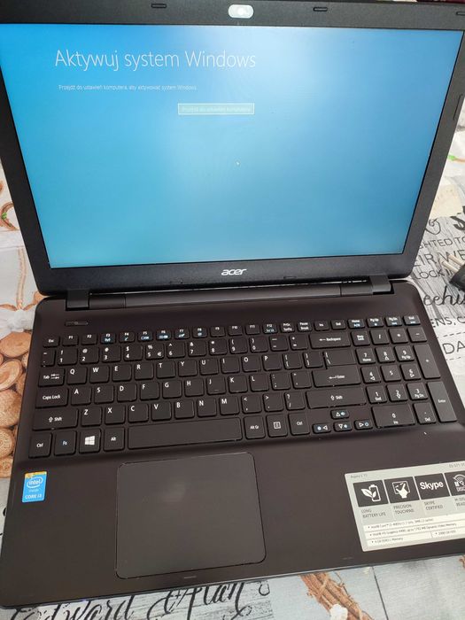 laptop Acer Aspire E15-Intel i3,4GBRam, 2 TB HD.
