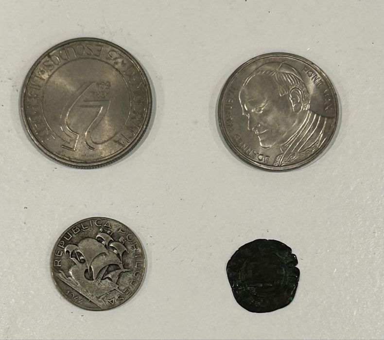 4 Moedas antigas variadas / coleção