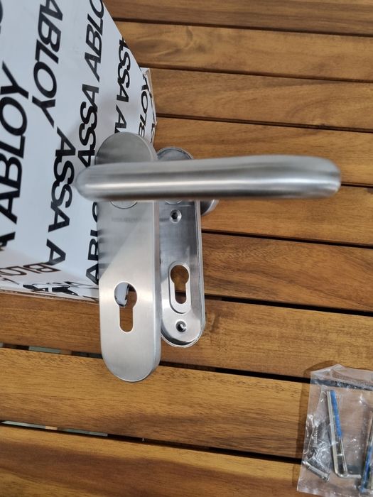 Gałko klamka Assa Abloy AHW700UKPZ/R prawa ppoż nierdzewna