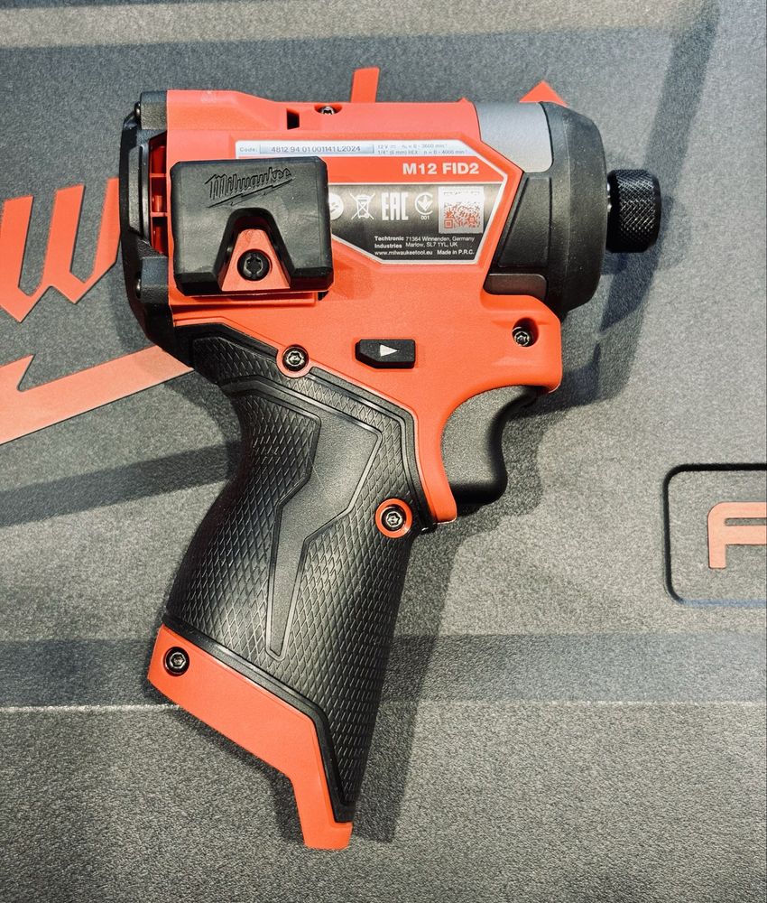 Nowa zakrętarka udarowa Milwaukee M12 FID2 + 2xAku 2.0Ah + Ładowarka