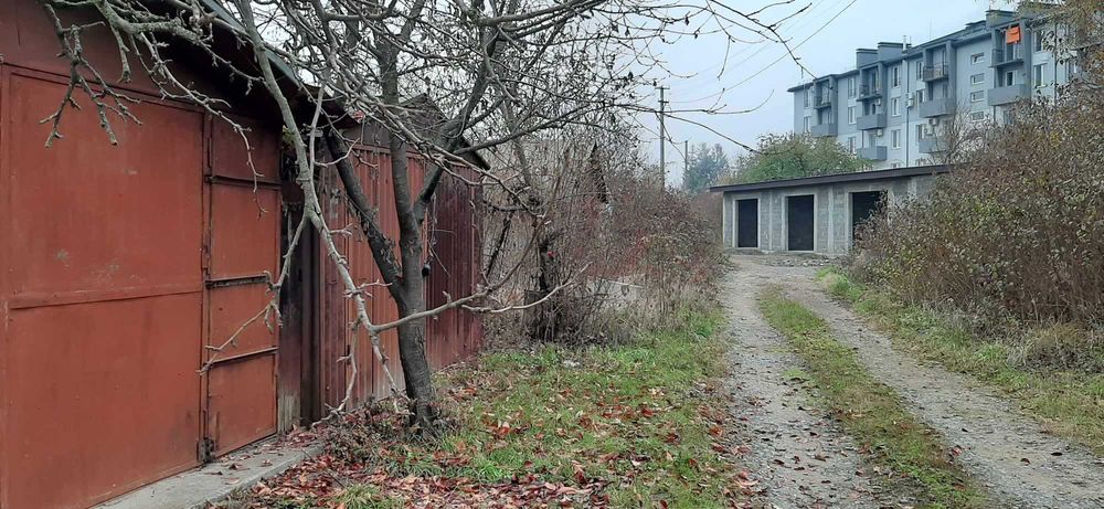 Продається просторий гараж (з місцем) у м. Ужгород (або оренда)