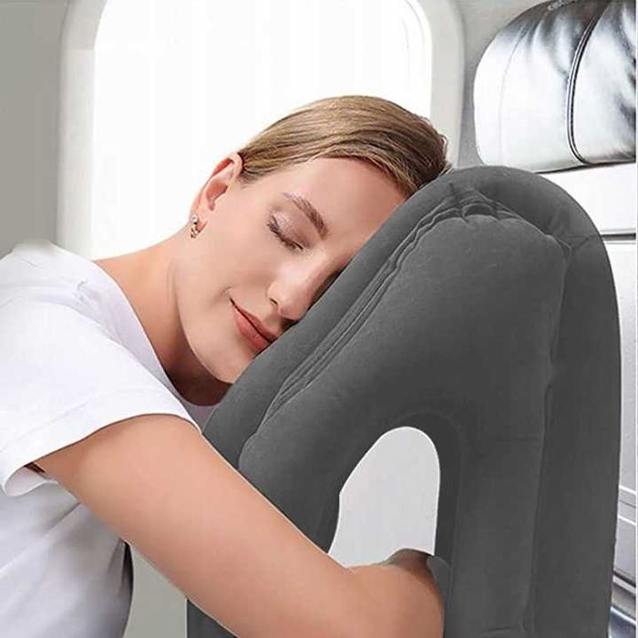 Dmuchana poduszka podróżna – do samolotu, samochodu, wygodna do spania