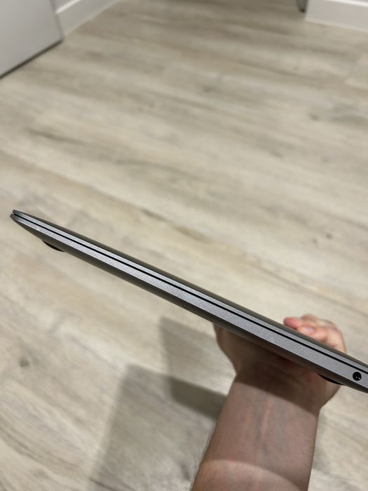 Продам Macbook Air M1 2020 8Gb 128Gb