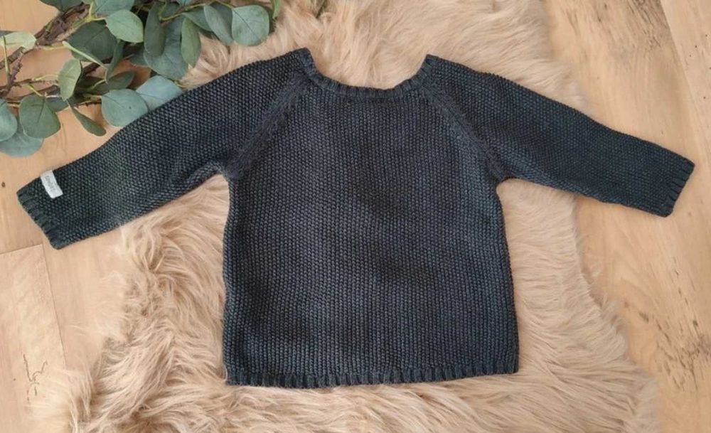 Dzianinowy sweterek Newbie