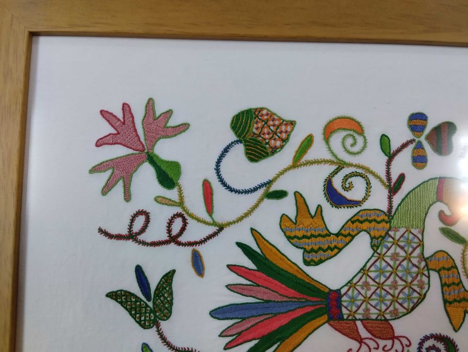 Novo preço Bordado de pássaro com moldura castanha muito bonito