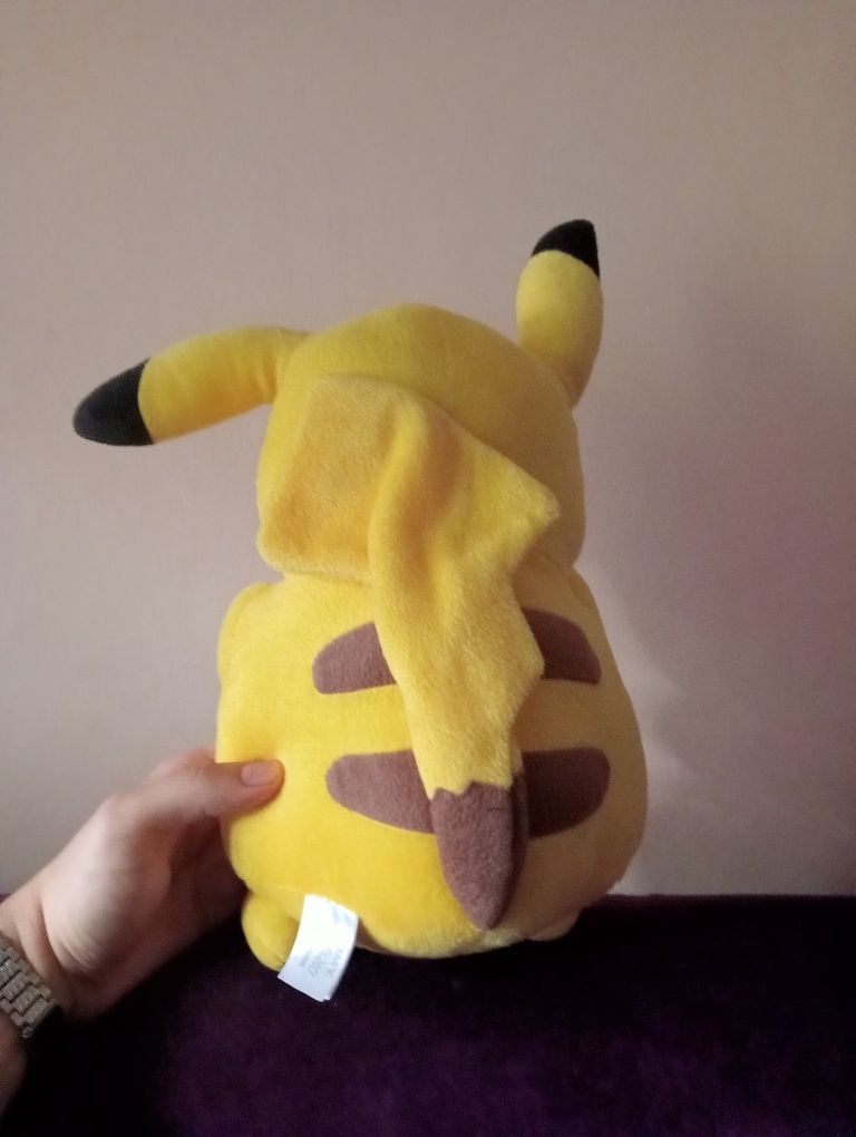 Pikachu maskotka pokemony