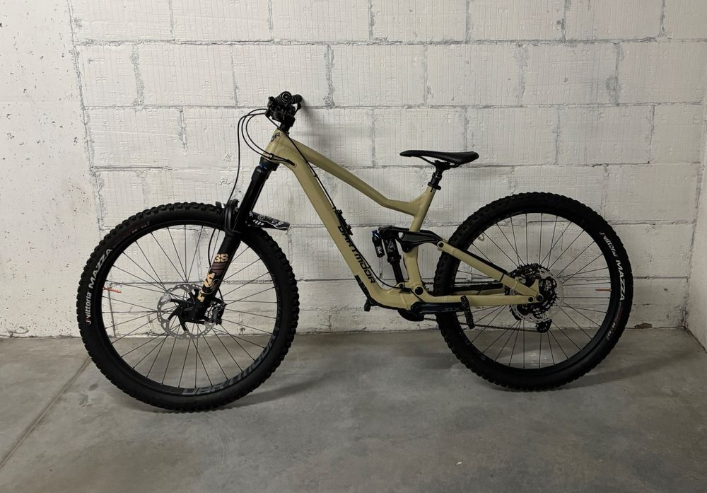 Dartmoor Thunderbird Superenduro Pro M – Shimano XT, FlatOut CORE