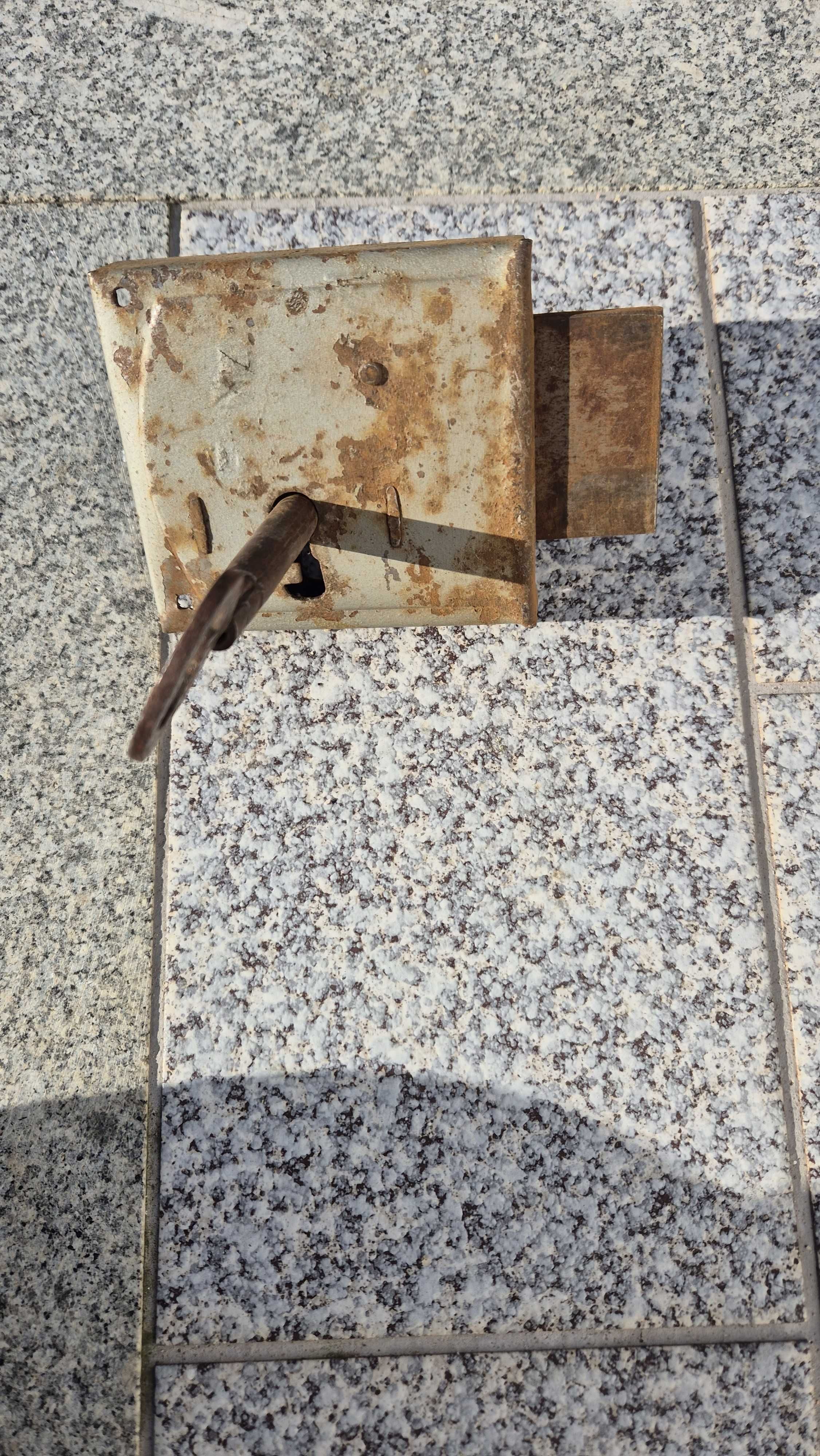 Antiga fechadura a funcionar na perfeição