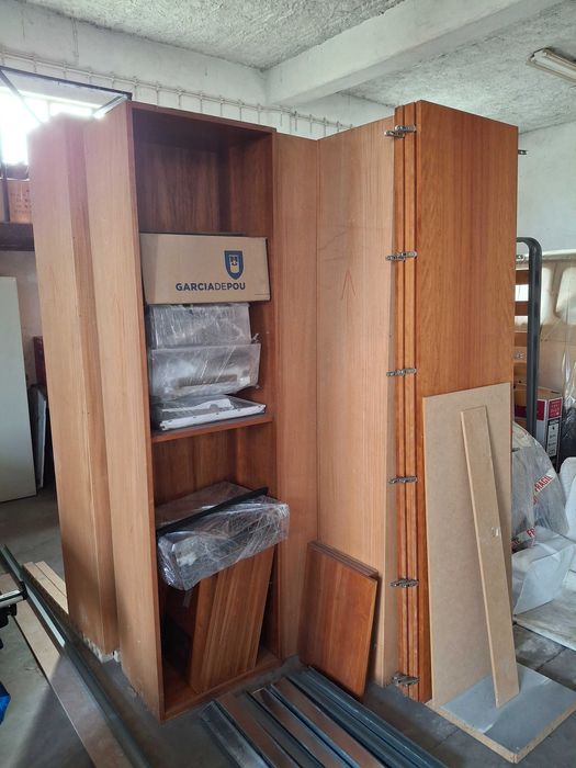 Armários de madeira (cerejeira)