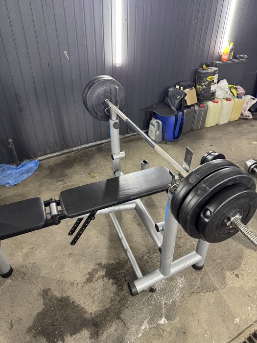 Лавка для жима, гантели, штанга.