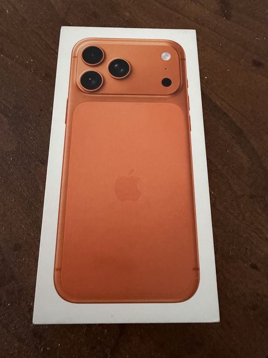 Troco ou vendo iPhone 17 pro Max laranja