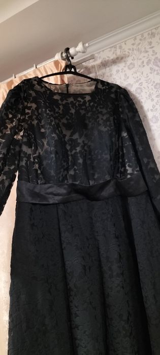 Сукні. Святкові  , дуже гарні , великого розміру