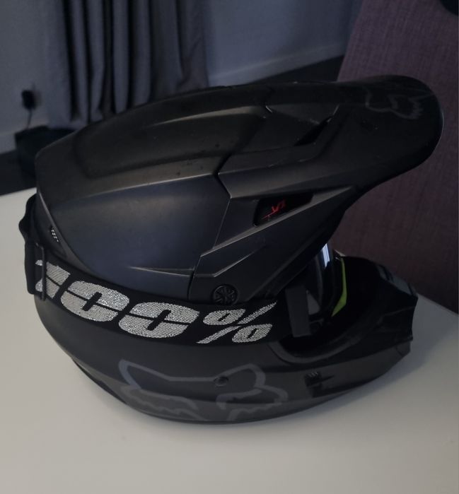 Czarny kask fox v1