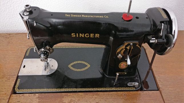 Máquina de costura SINGER antiga c/móvel