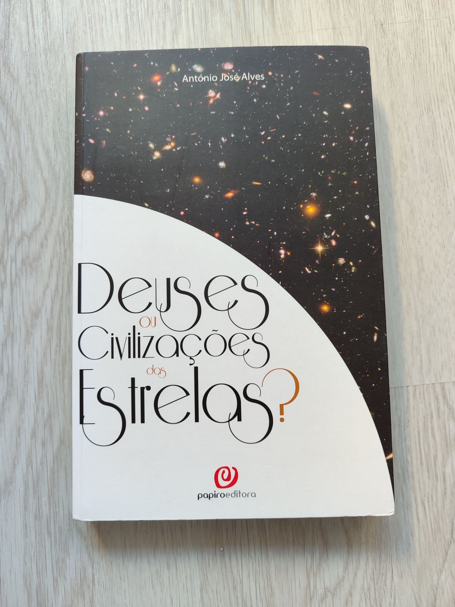 Livro sobre Deuses e Civilizações das Estrelas