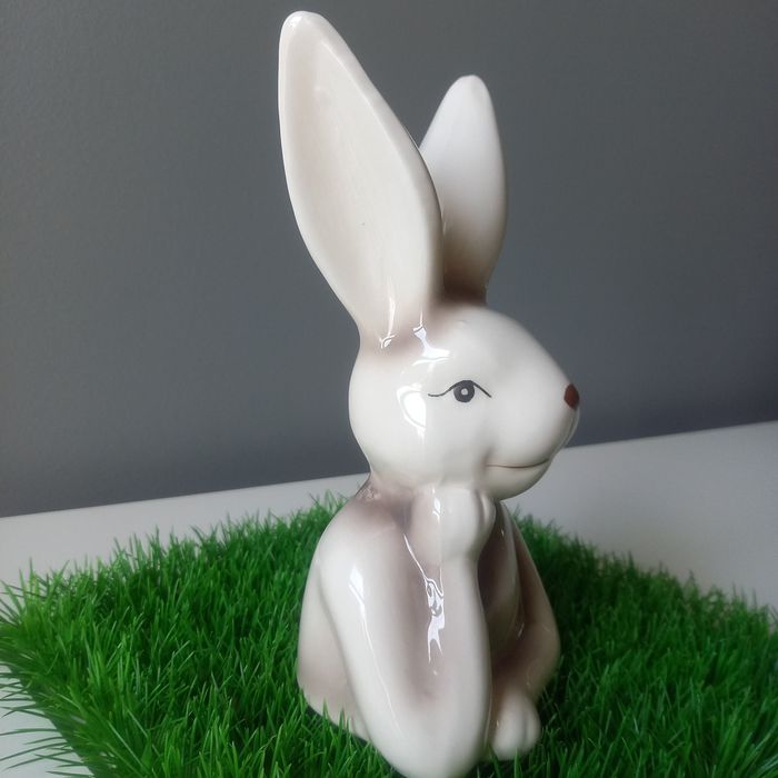 Zając myśliciel ozdoba