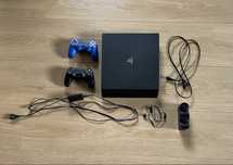 Konsola PS4 PRO + dodatki