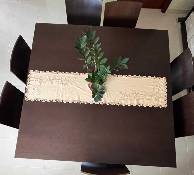 Sala de Jantar de 8 a 12 lugares em wengue maciço c/ 8 cadeiras design