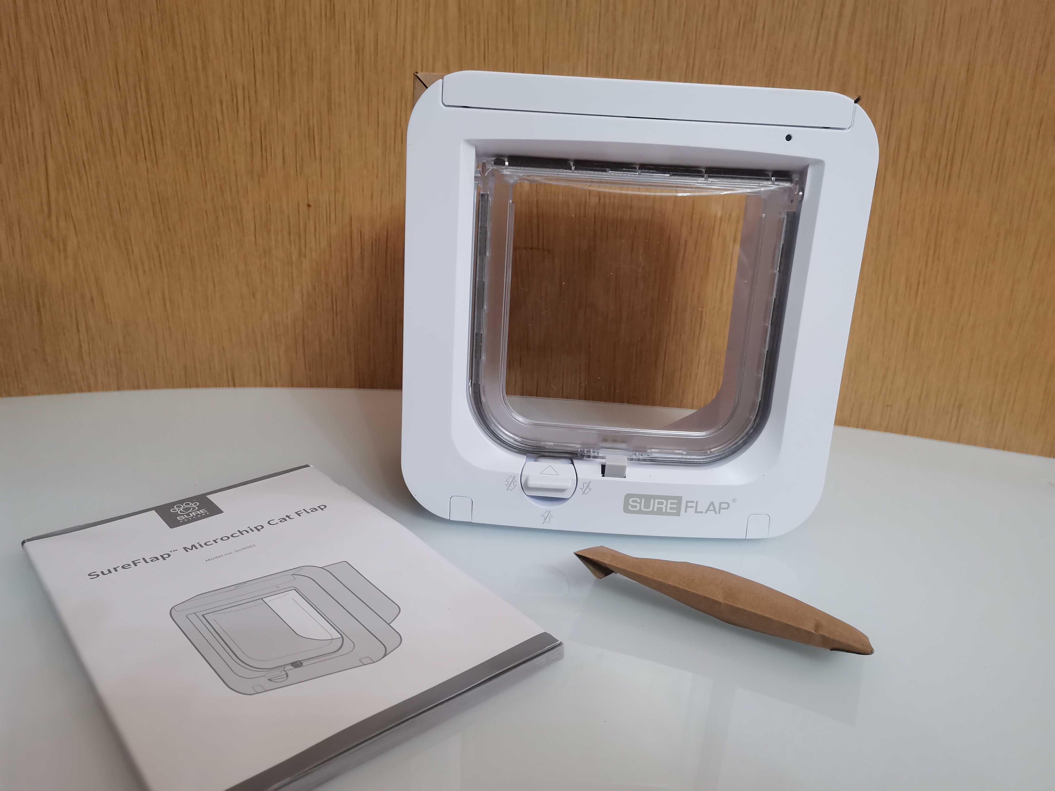 Drzwiczki dla kota Sureflap Microchip Cat door SUR001