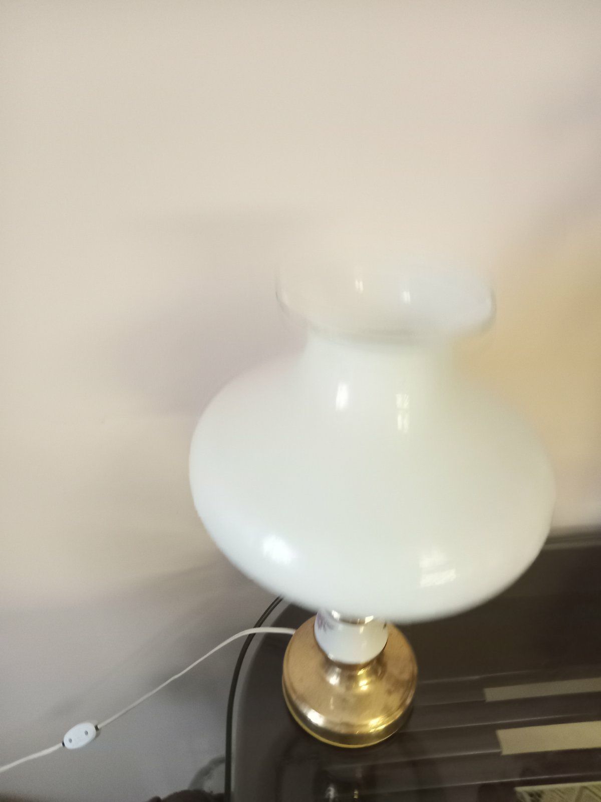 Лампа настольная и ваза